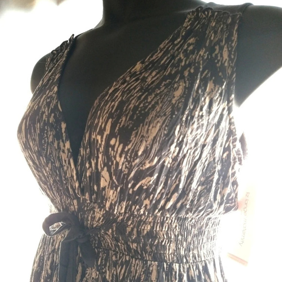 Liz Lange Maternity Dress NWT 😍 - Picture 3 of 7